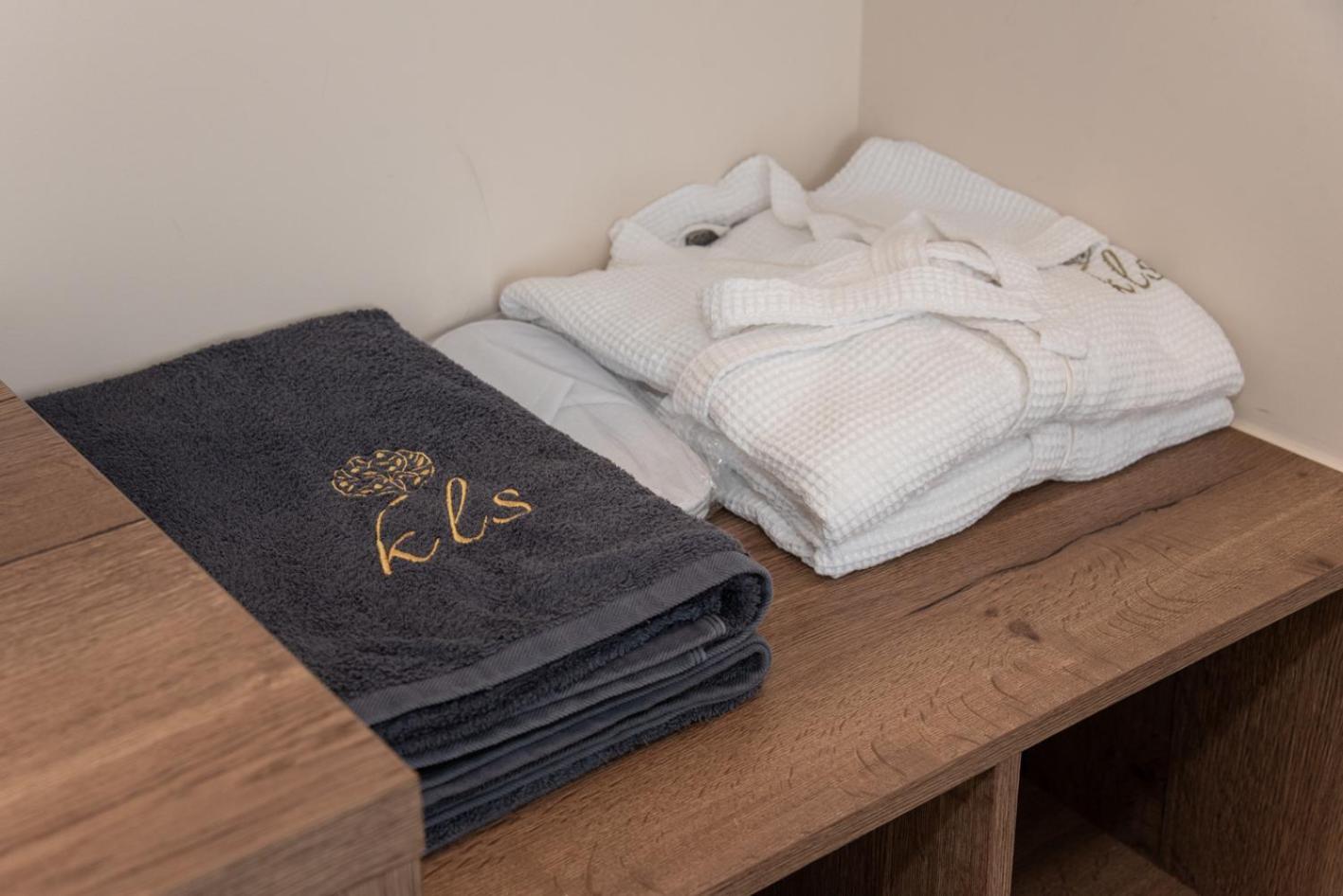 Kaiser Luxury Suites Achílleion Eksteriør billede